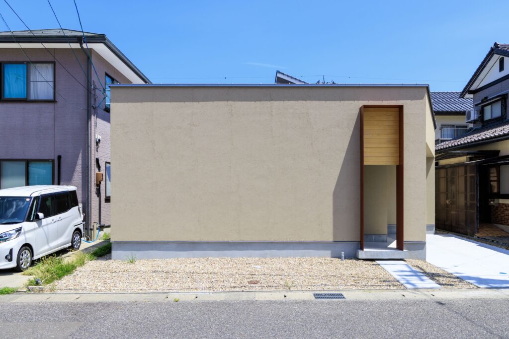 中庭とジャパンディデザインが彩る平屋の住まい